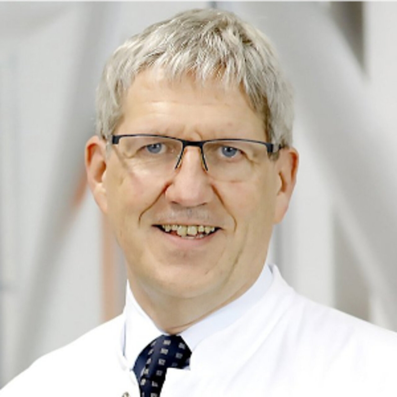Prof. Dr. med. Peter Kleine -  Spezialist für Thoraxchirurgie  - Portrait