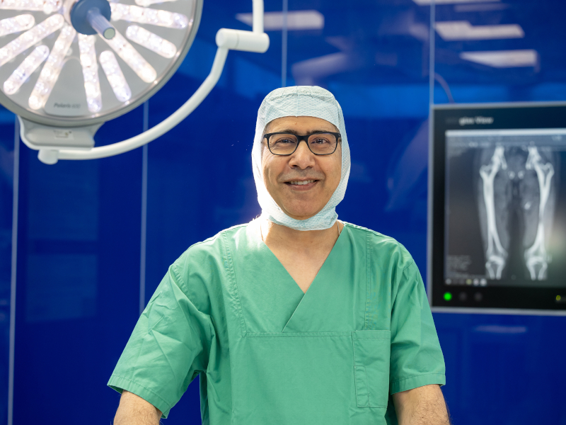 Dr. Yousefi im OP Dr. Yousefi im OP
